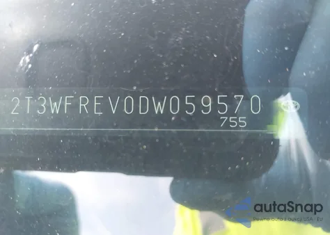 2013 Toyota Rav4 Xle z USA, uszkodzony, nr VIN 2T3WFREV0DW059570